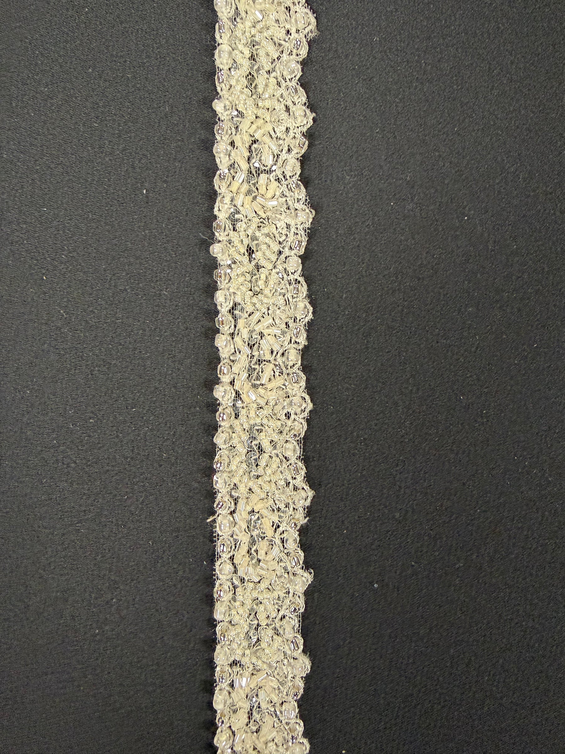 Bordure perlée et pailletée ivoire - T314