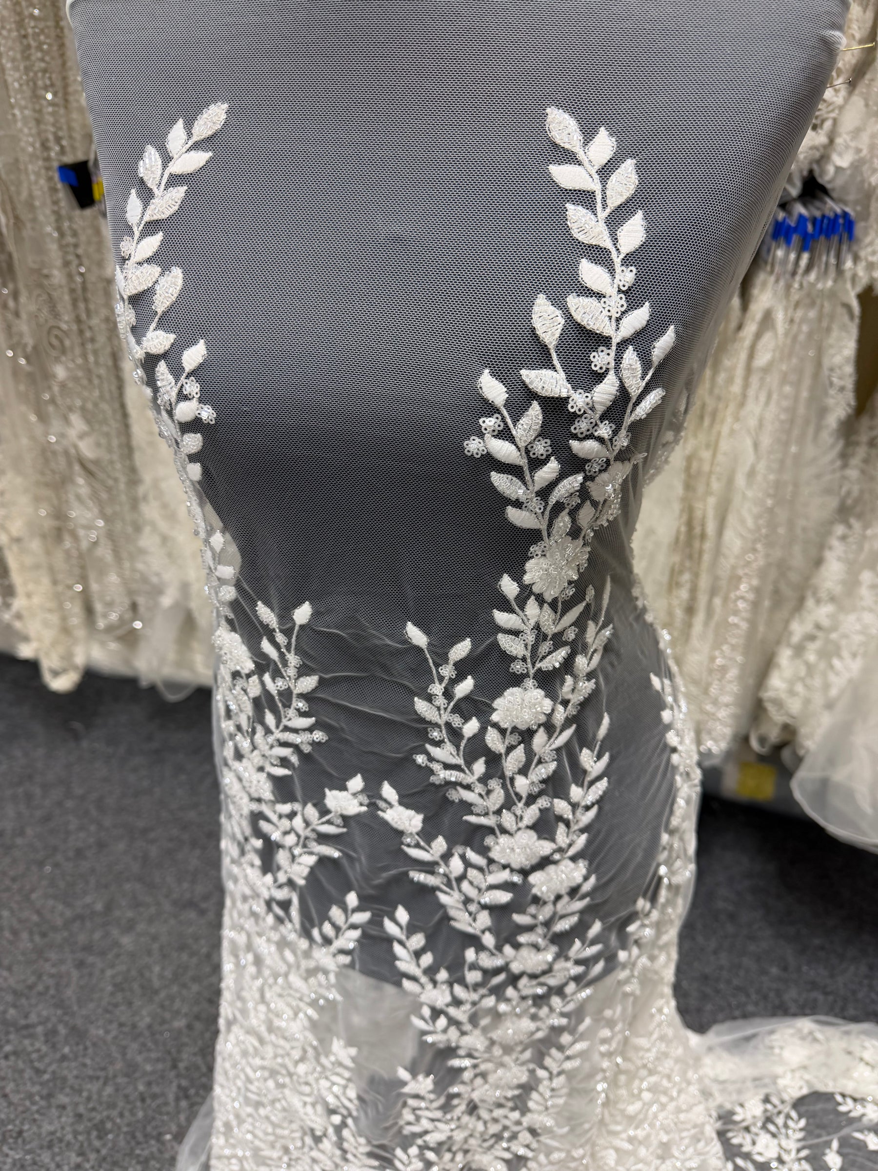 Dentelle perlée ivoire – Grove