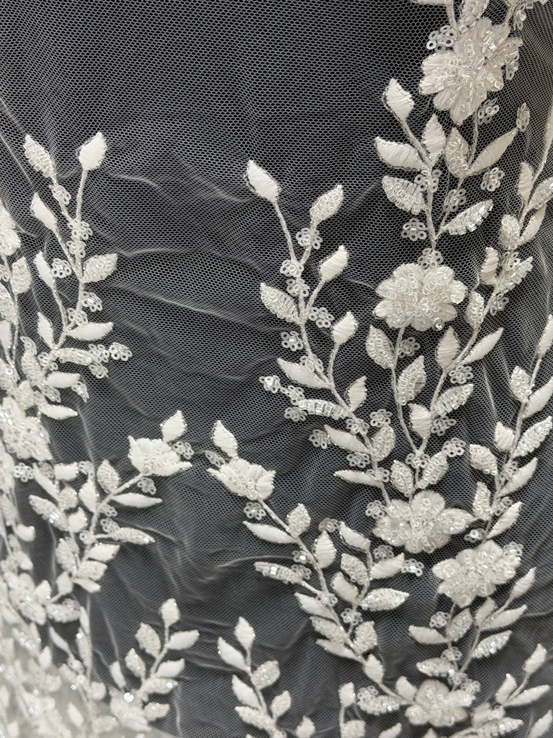 Dentelle perlée ivoire – Grove