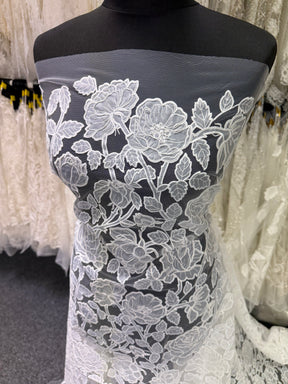 Dentelle brodée ivoire – Brave