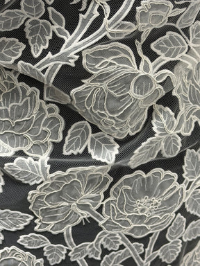 Dentelle brodée ivoire – Brave