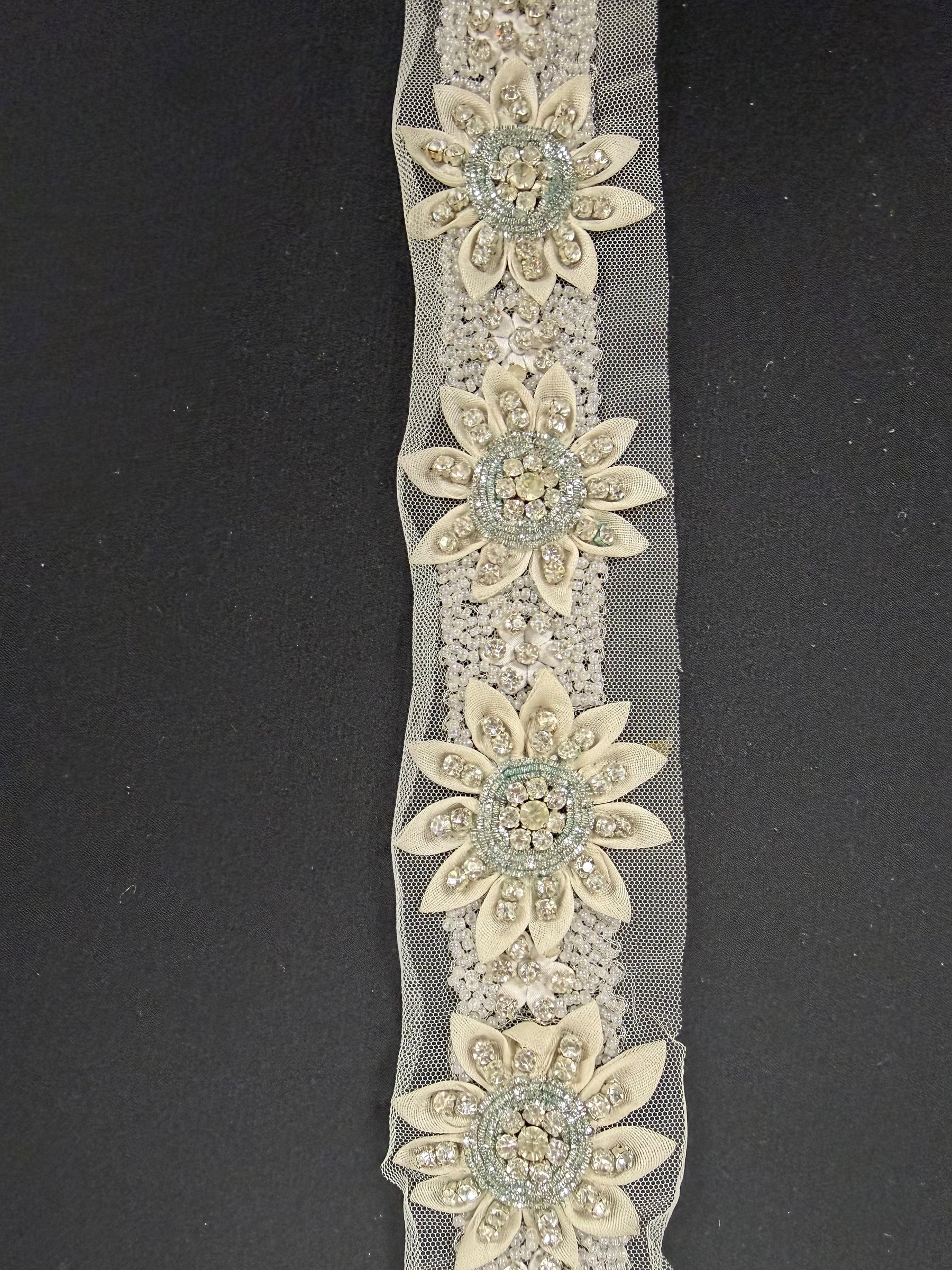 Bordure perlée en cristal 3D Ivoire/Argent - T519