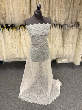 Dentelle Raschel ivoire - P412