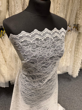 Dentelle Raschel ivoire - P412