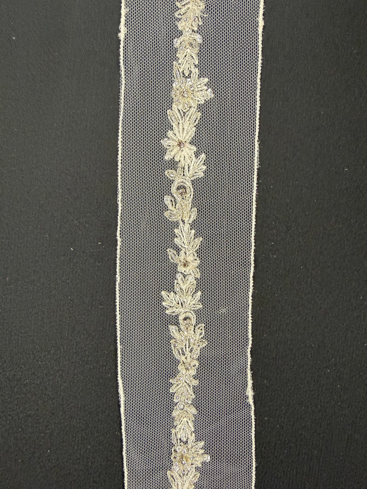 Bordure perlée cristal ivoire/argent - T220