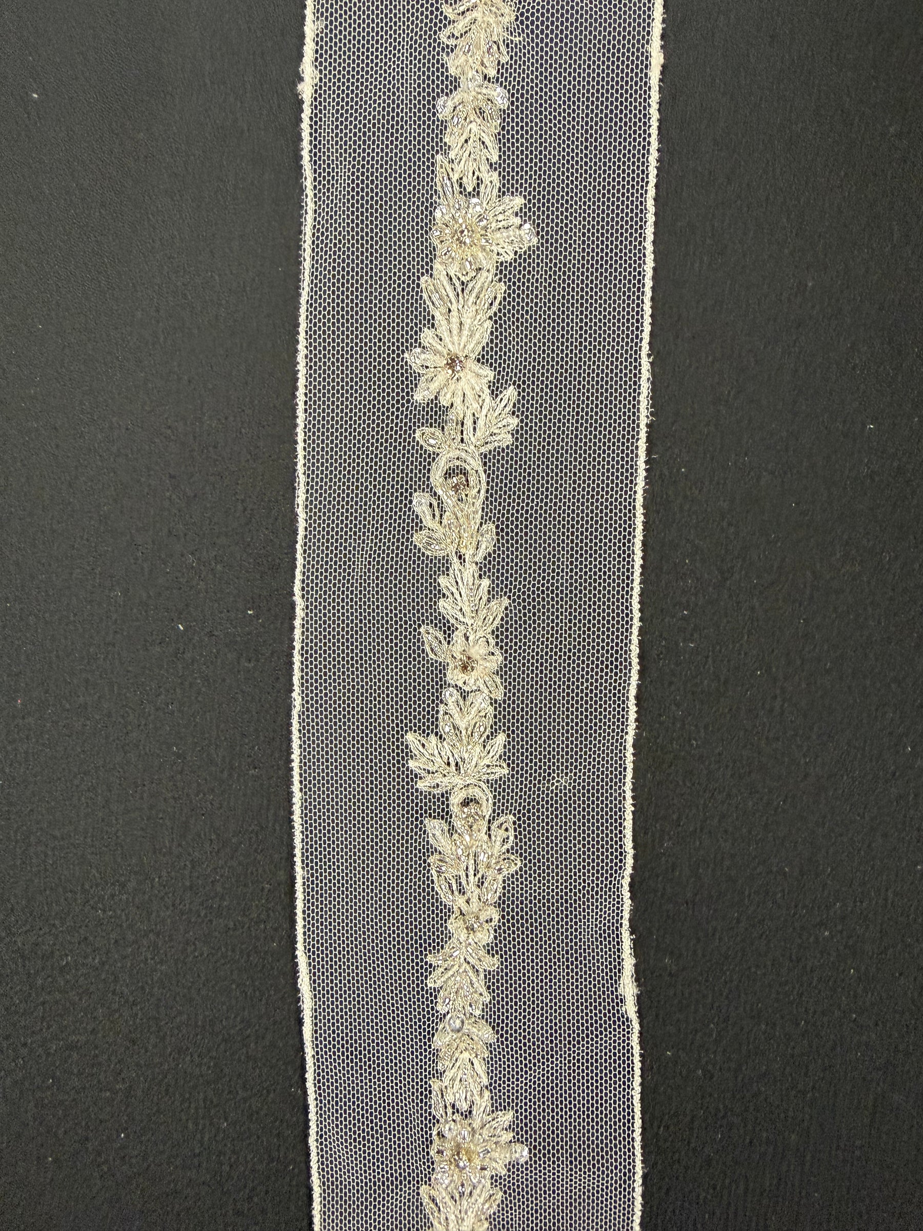 Bordure perlée cristal ivoire/argent - T220