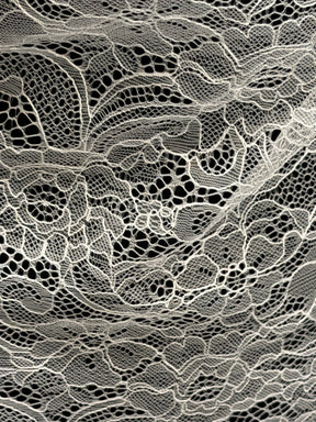 Dentelle Raschel ivoire - P412