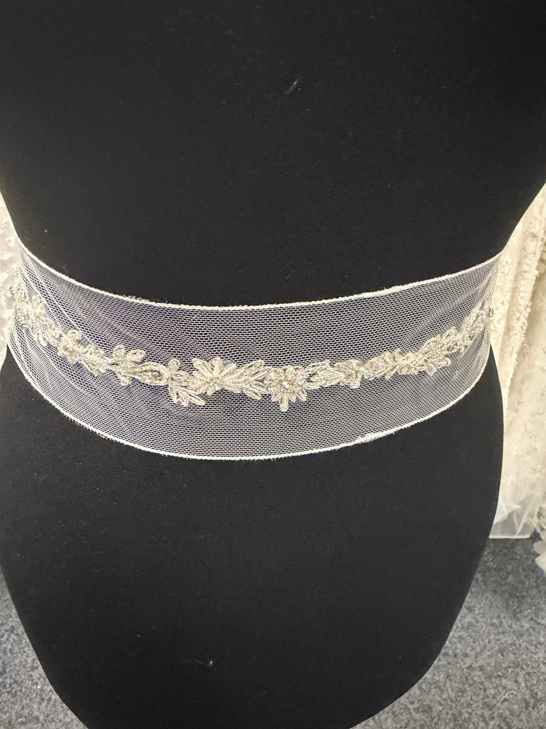 Bordure perlée cristal ivoire/argent - T220
