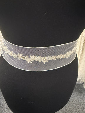 Bordure perlée cristal ivoire/argent - T220