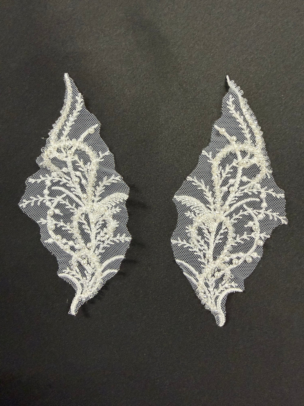 Appliques en dentelle perlée blanche - MT4012