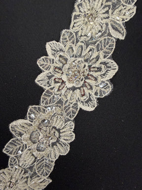 Bordure à perles et sequins ivoire/argent - T471