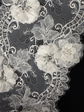Bordure perlée et à sequins ivoire 3D - T459