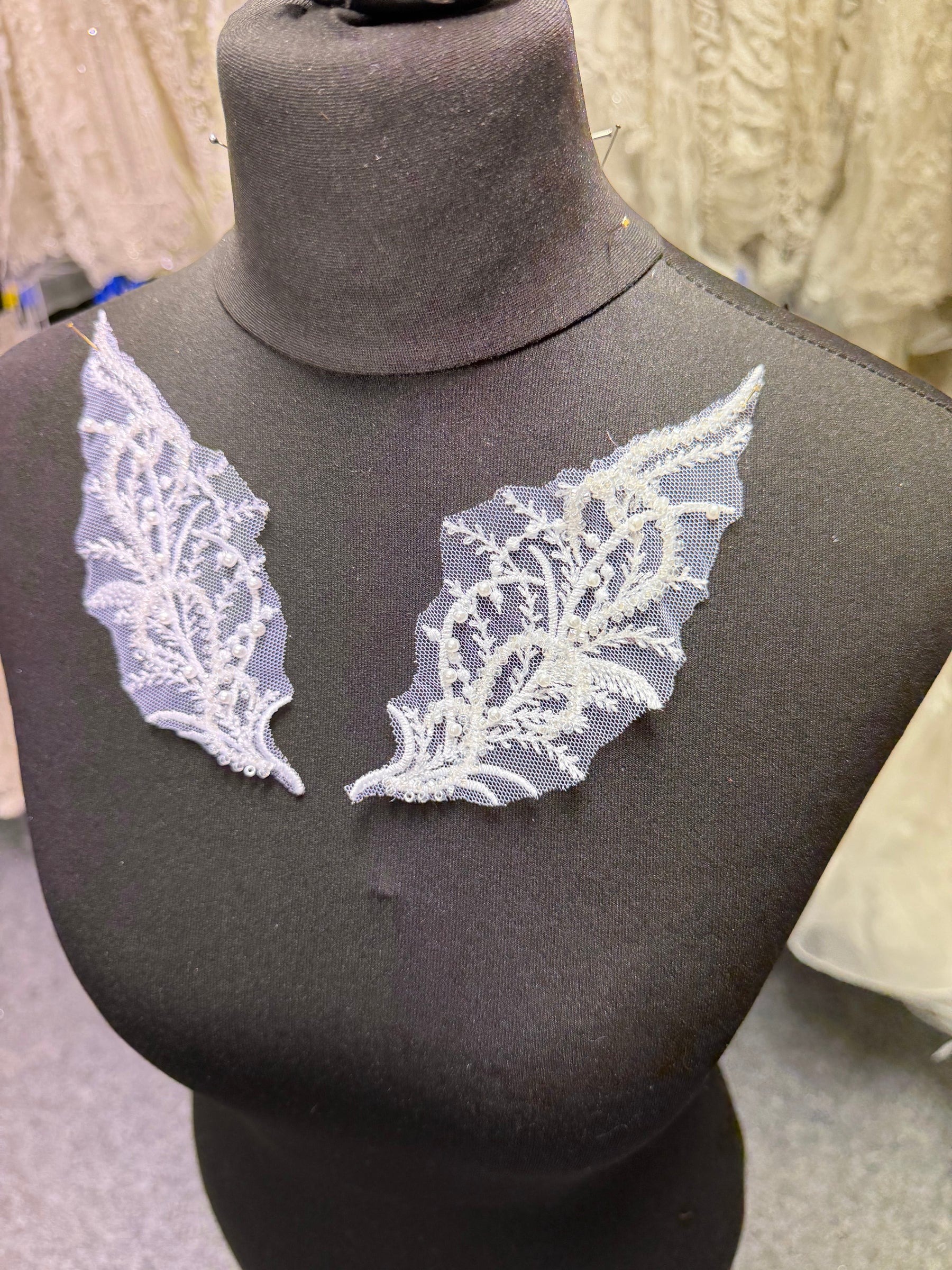 Appliques en dentelle perlée blanche - MT4012