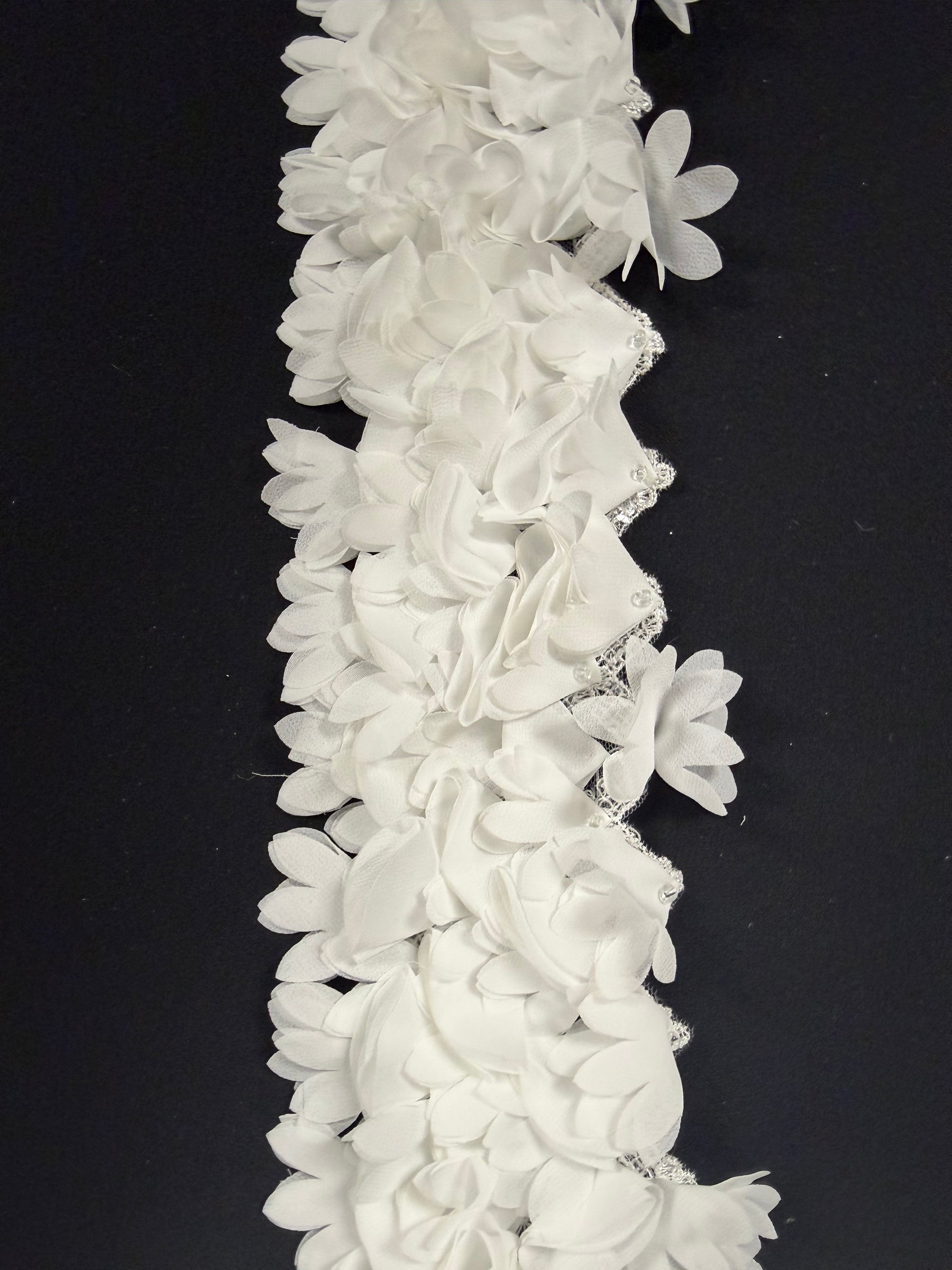 Bordure à paillettes 3D ivoire - T371