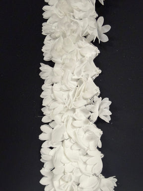 Bordure à paillettes 3D ivoire - T371