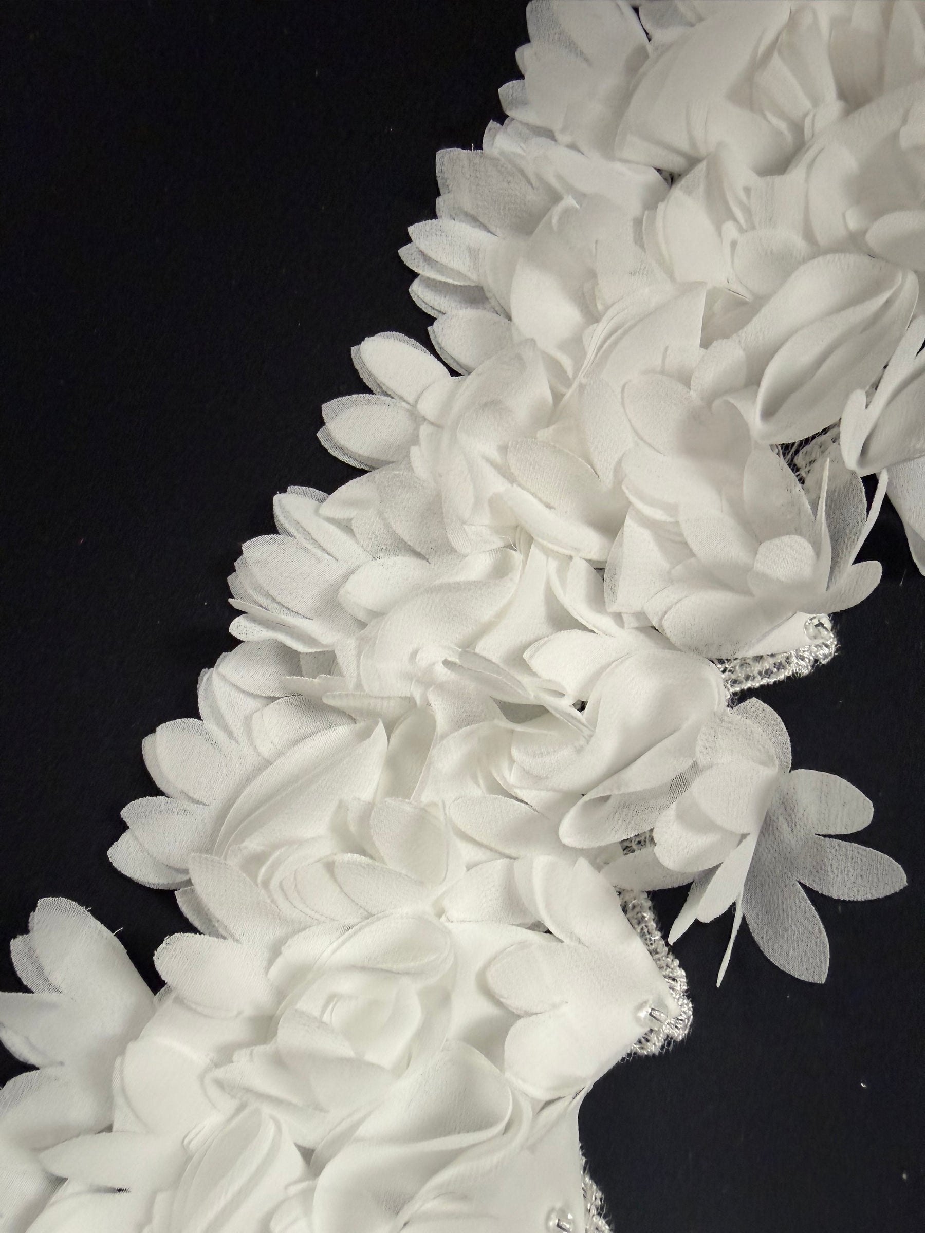 Bordure à paillettes 3D ivoire - T371