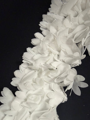 Bordure à paillettes 3D ivoire - T371