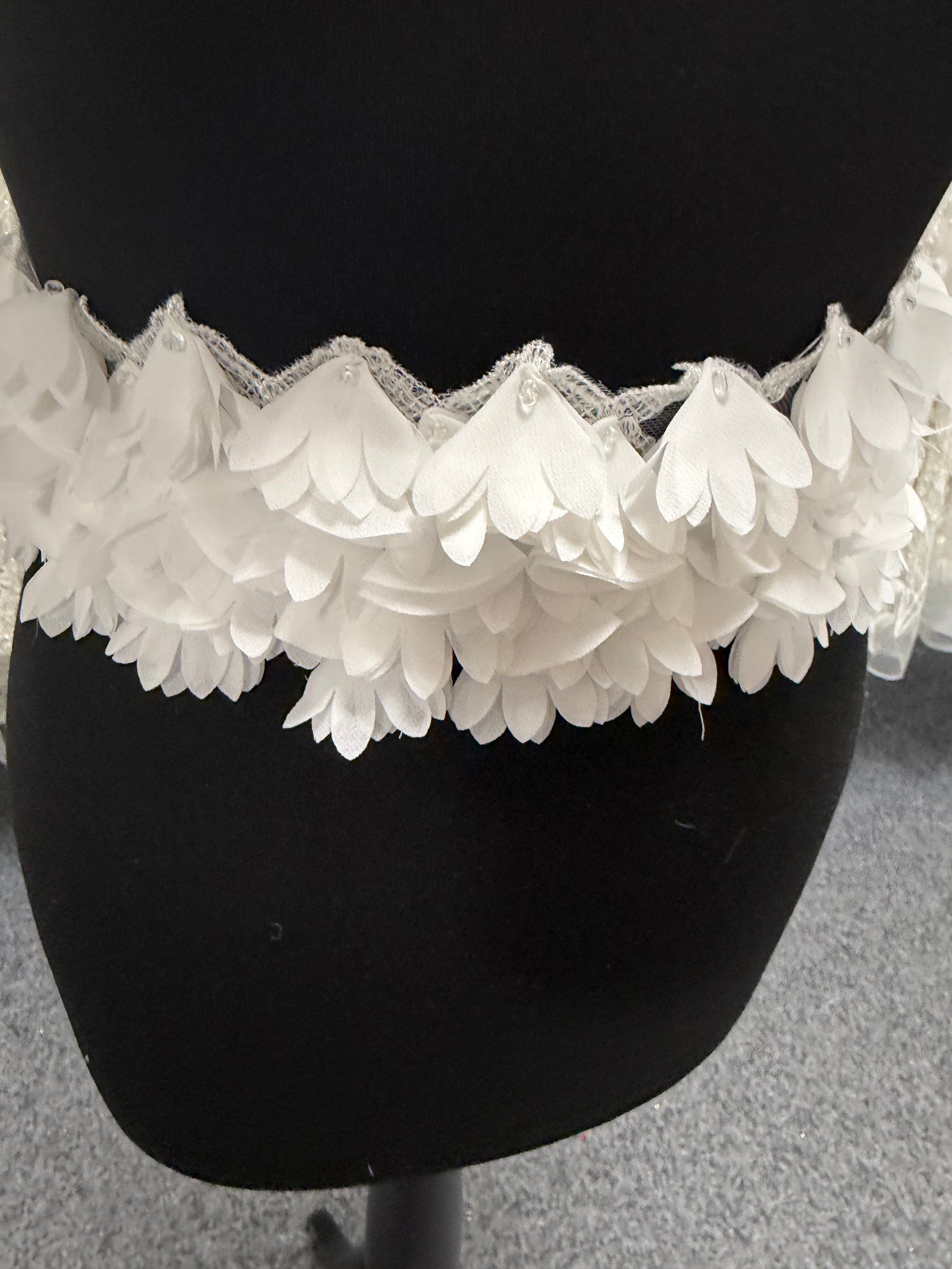 Bordure à paillettes 3D ivoire - T371