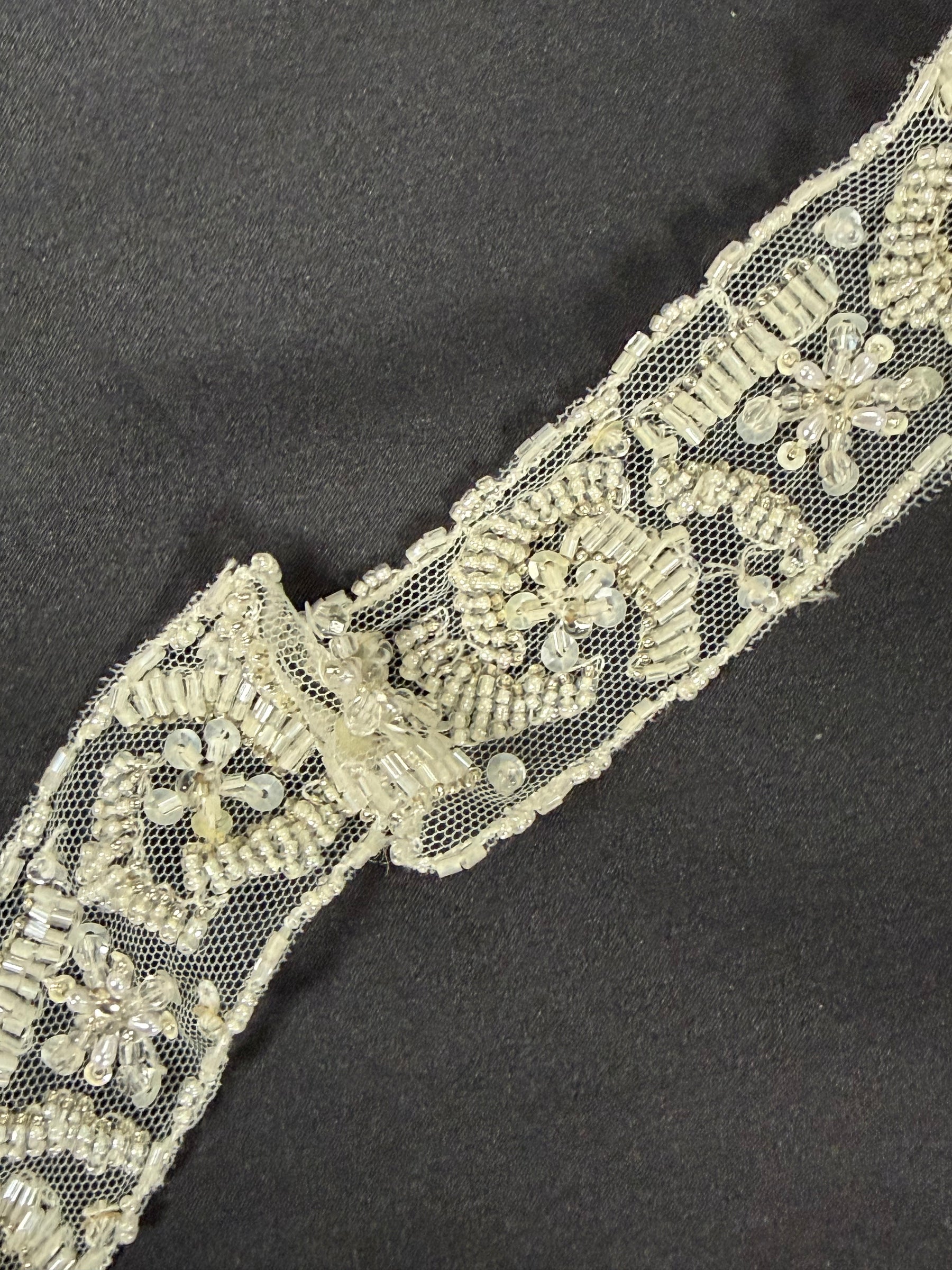 Galon de dentelle perlée ivoire - T164