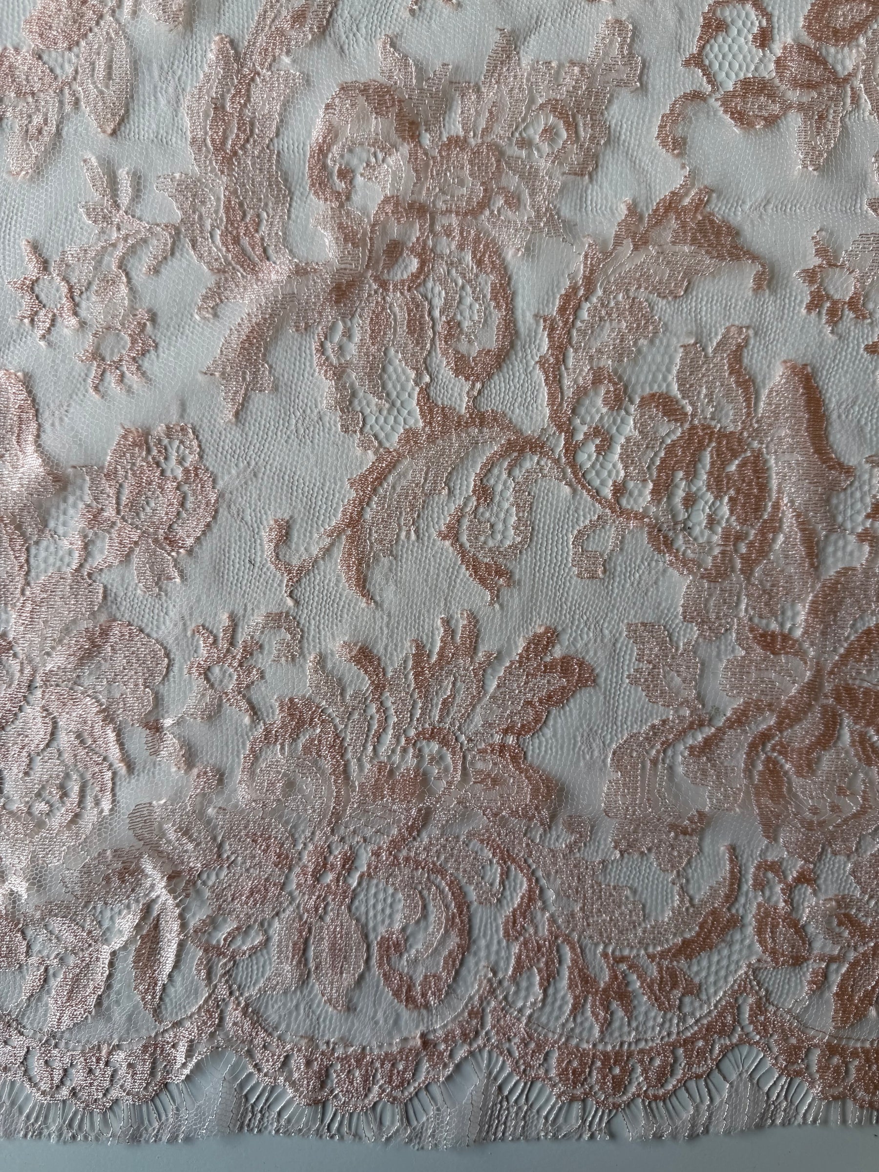 Dentelle de Chantilly Rose - P165