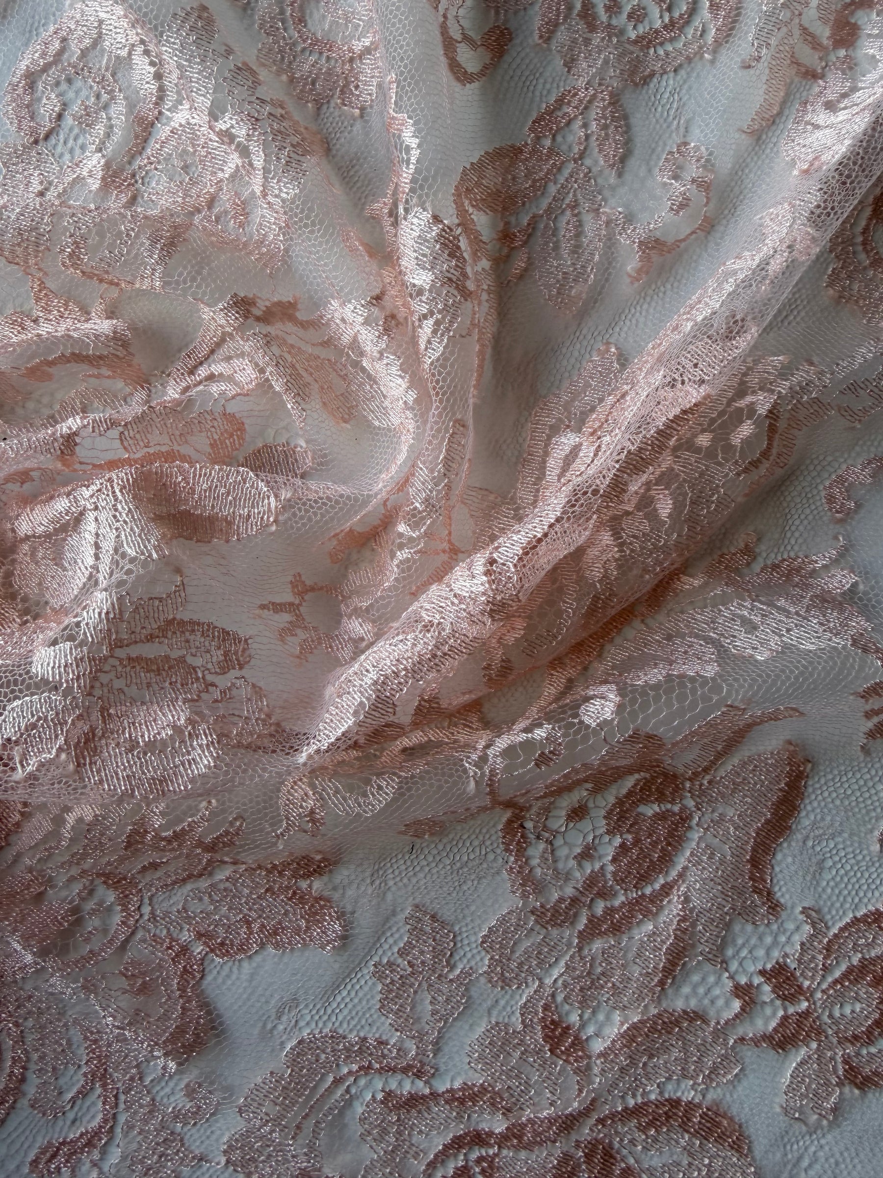 Dentelle de Chantilly Rose - P165