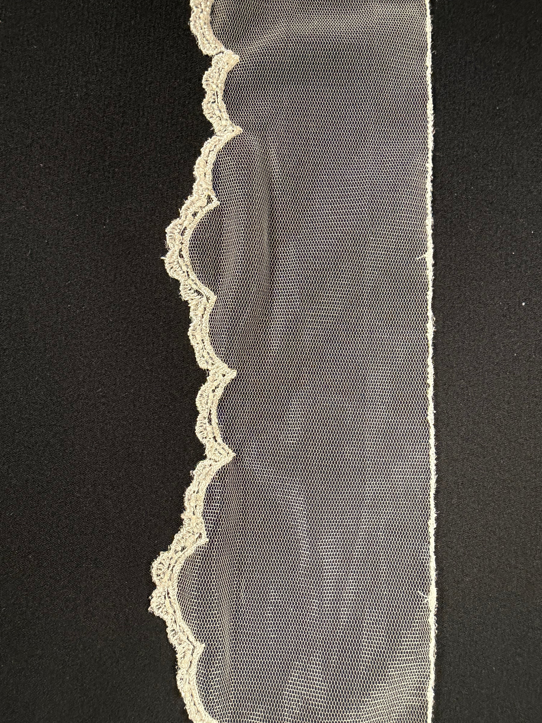Bordure en dentelle ivoire - T208