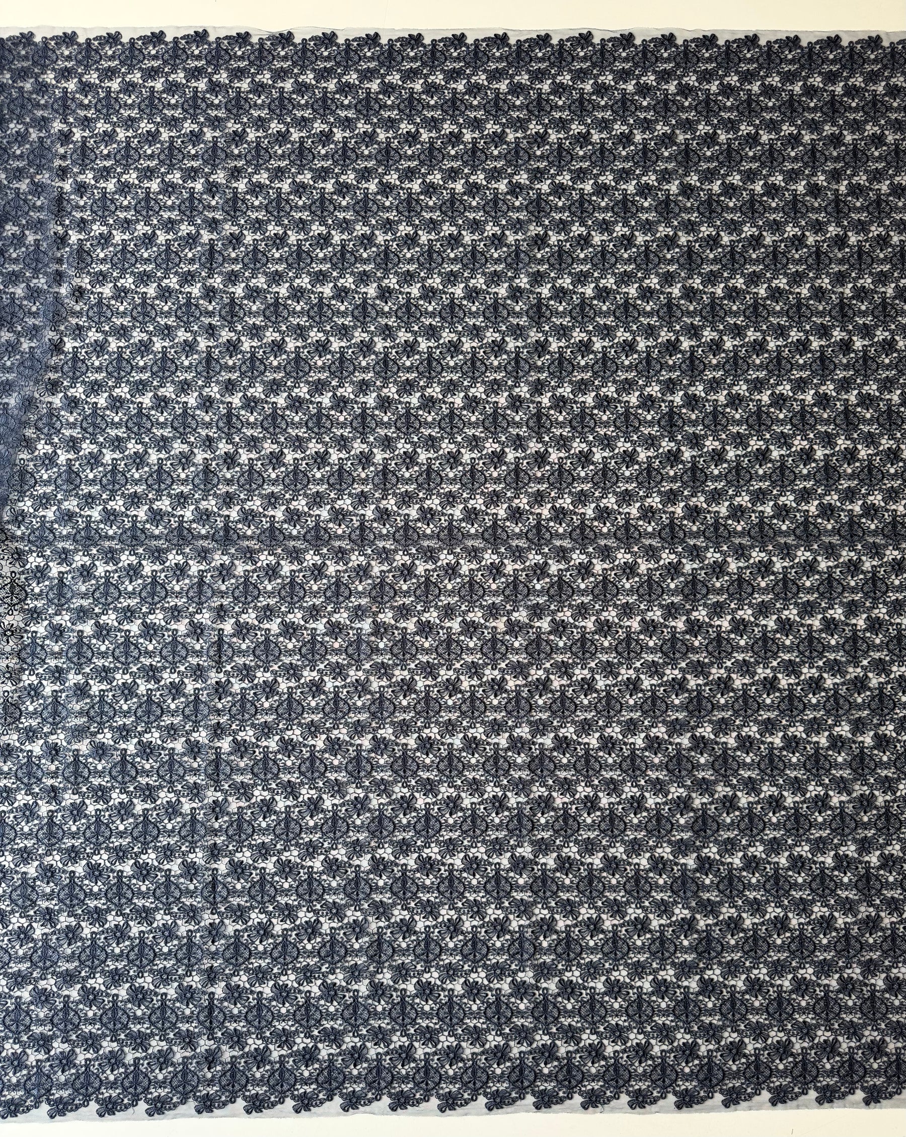 Dentelle brodée marine - EB5010