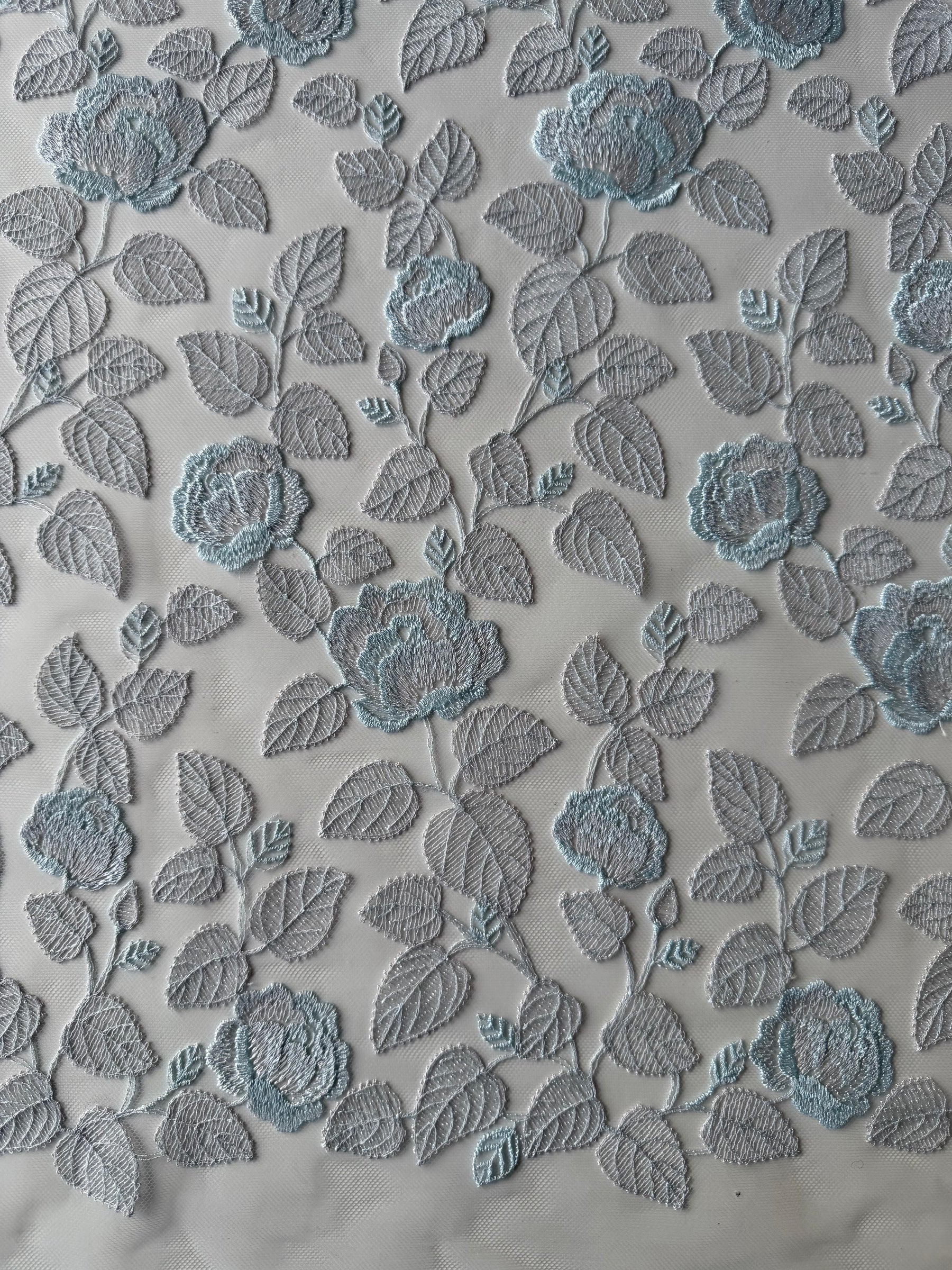 Dentelle brodée argent et bleu - EB5042