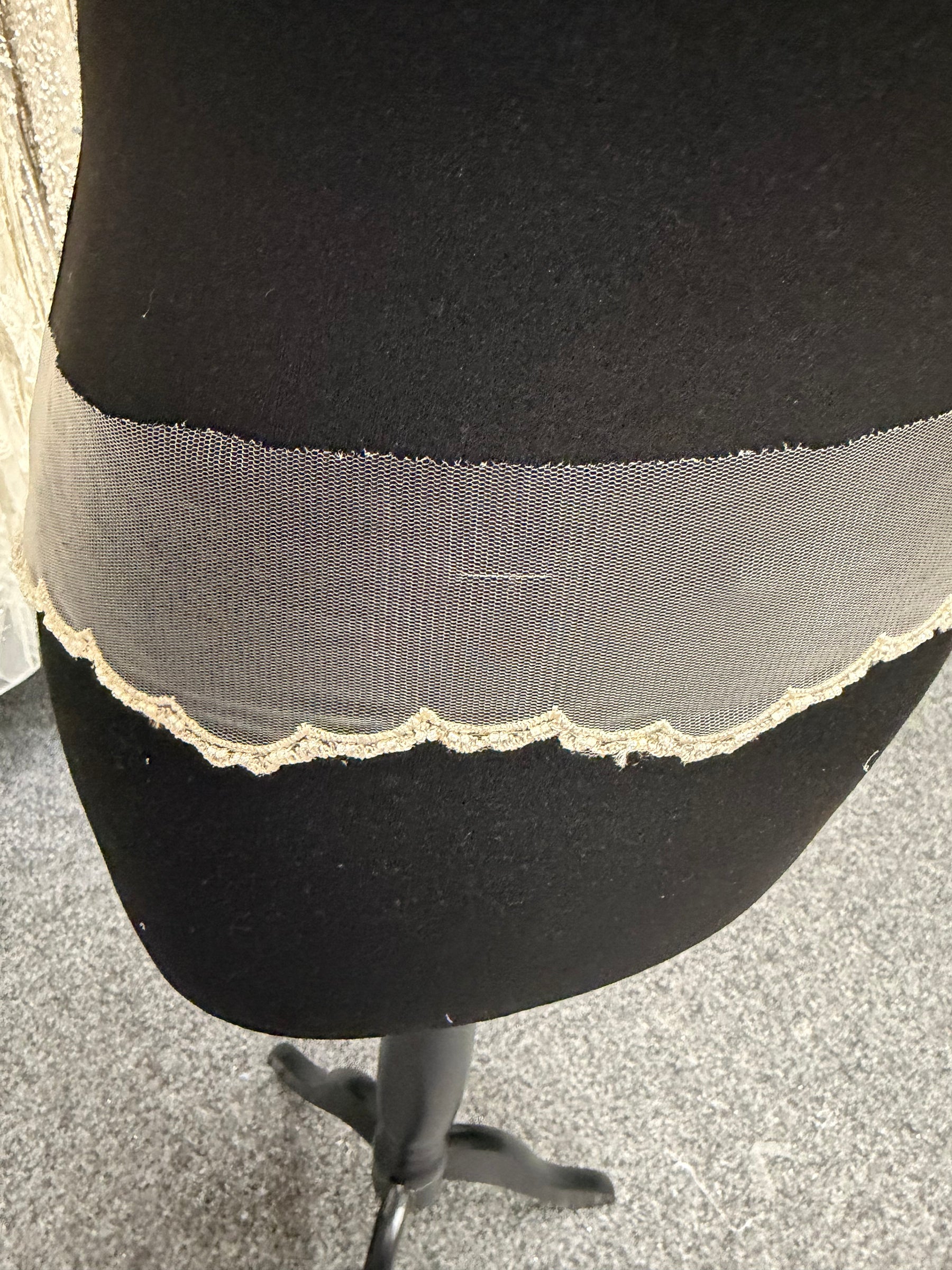 Champagne Lace Trim - T208