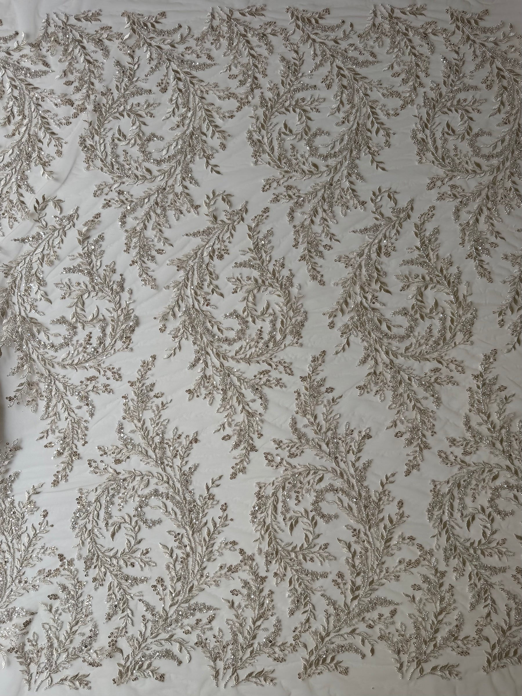 Tulle brodé orné de perles - EB1086
