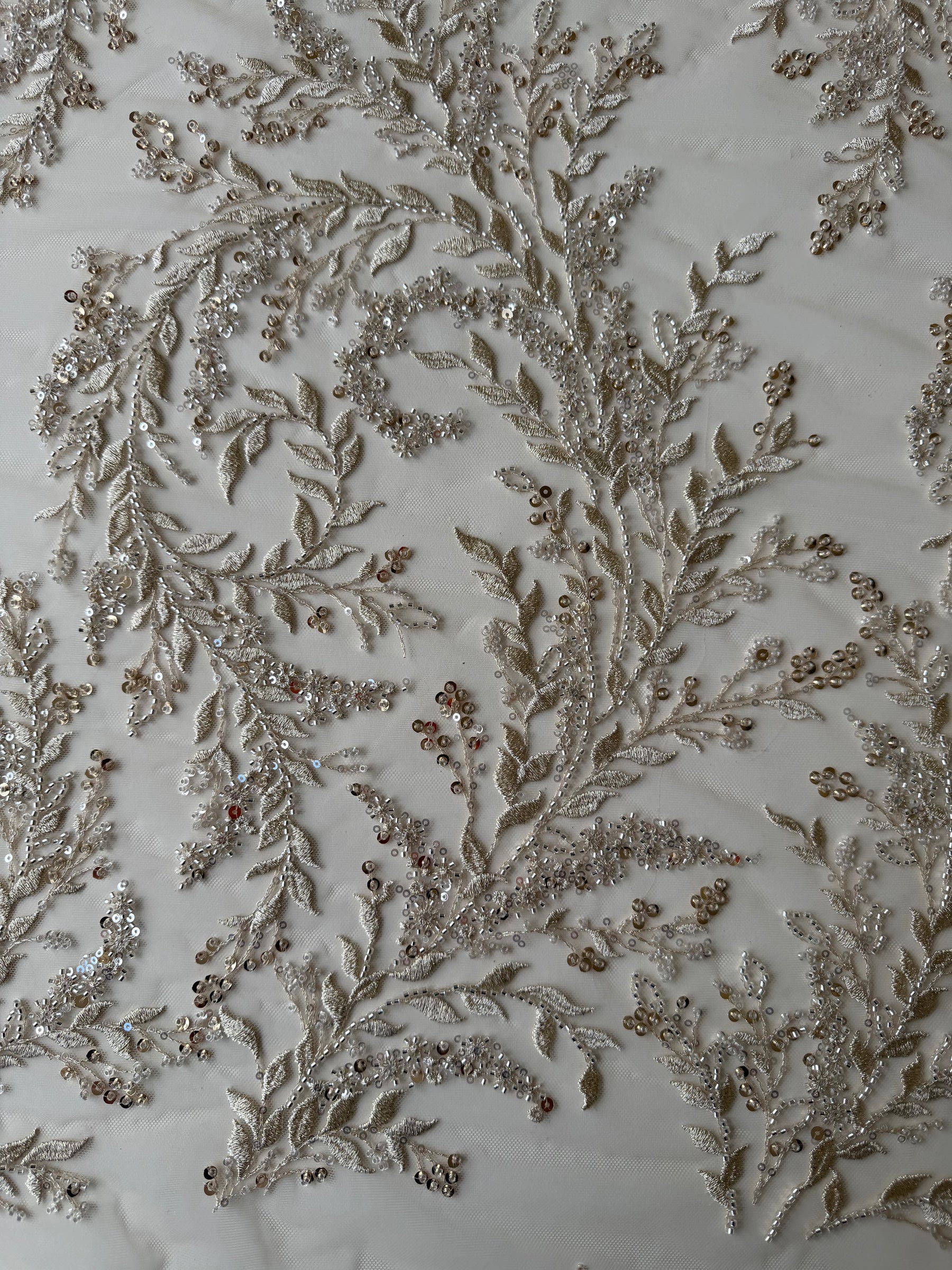 Tulle brodé orné de perles - EB1086