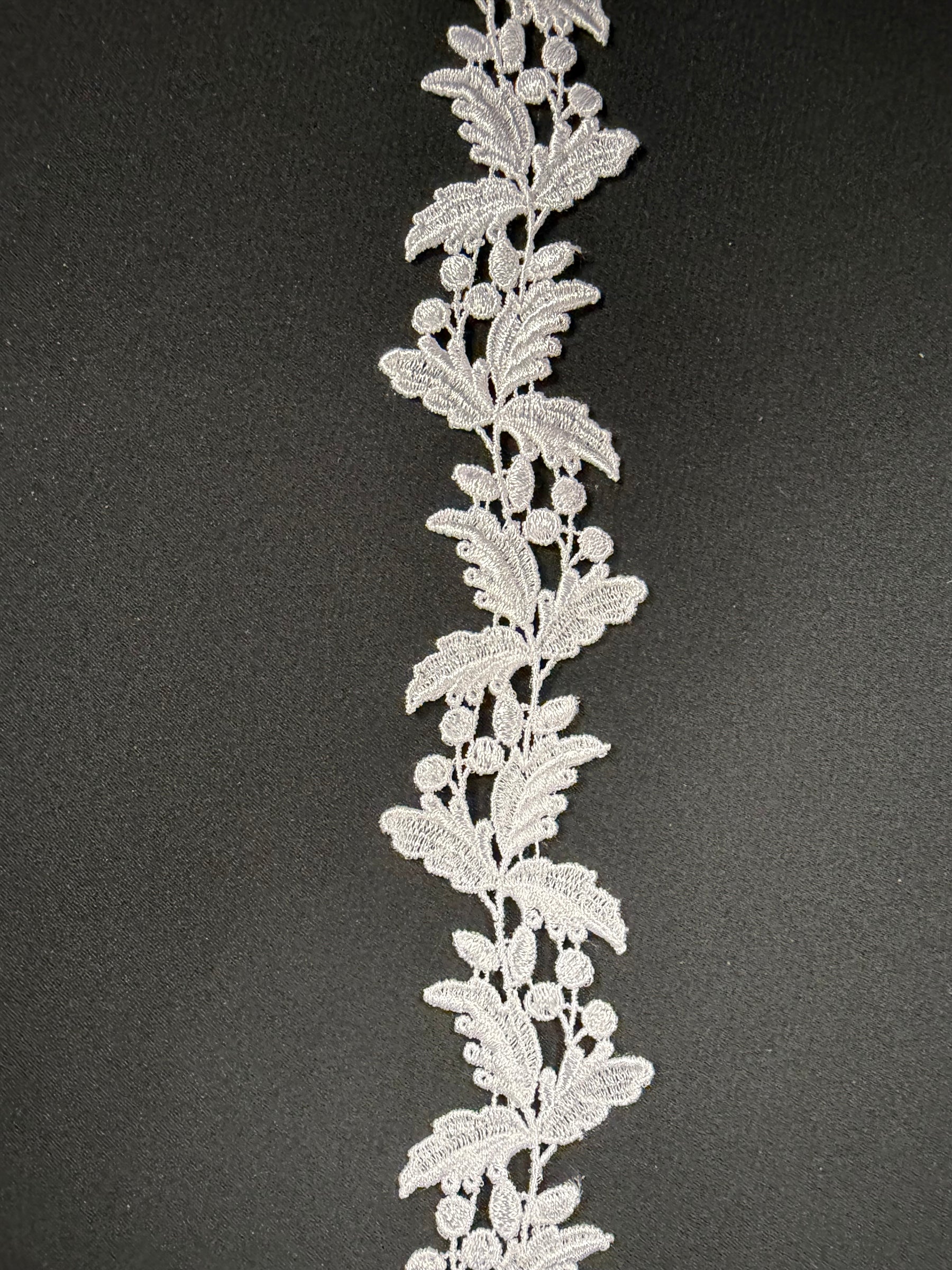Garniture en dentelle guipure blanche - T319