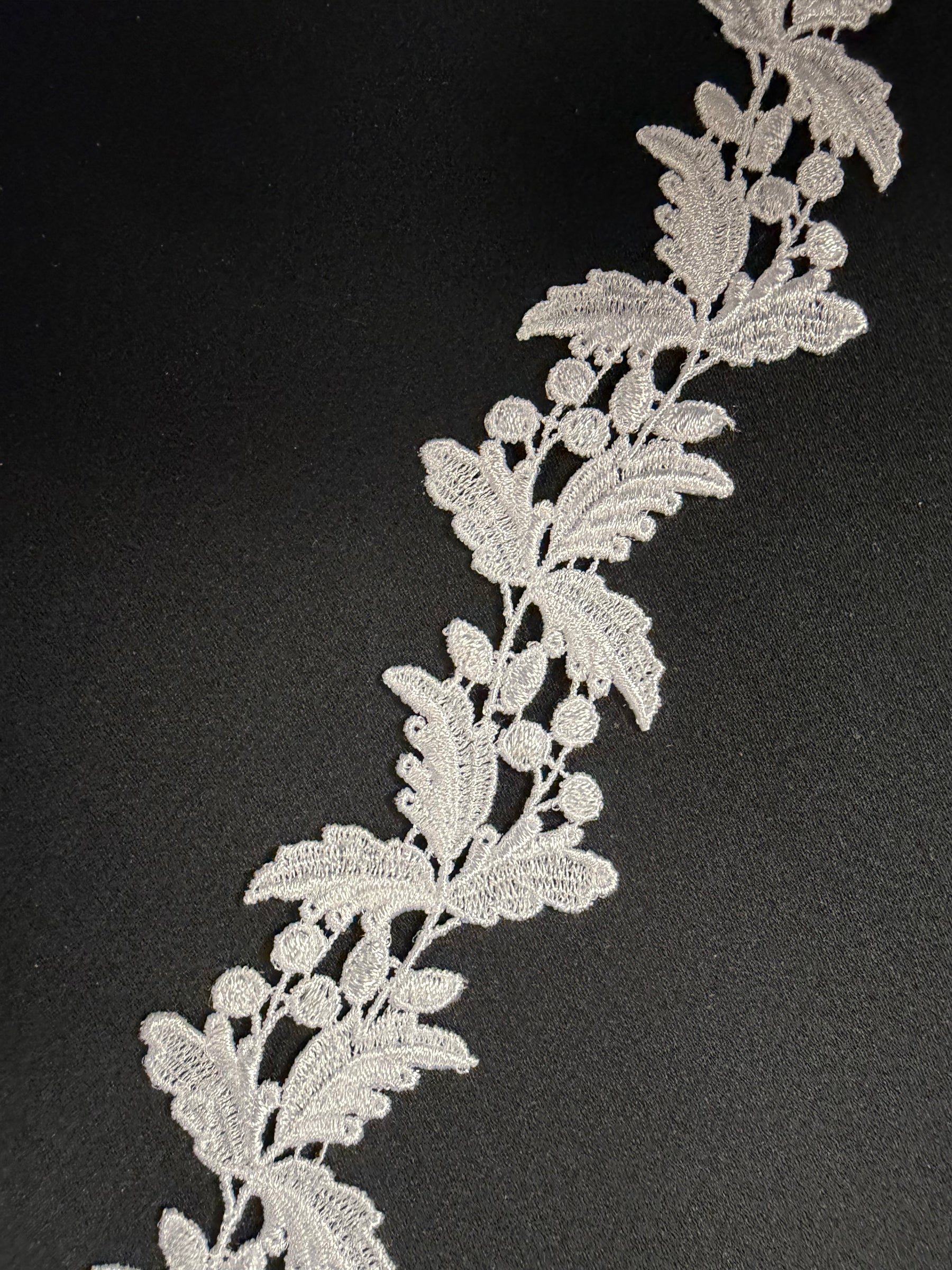 Garniture en dentelle guipure blanche - T319