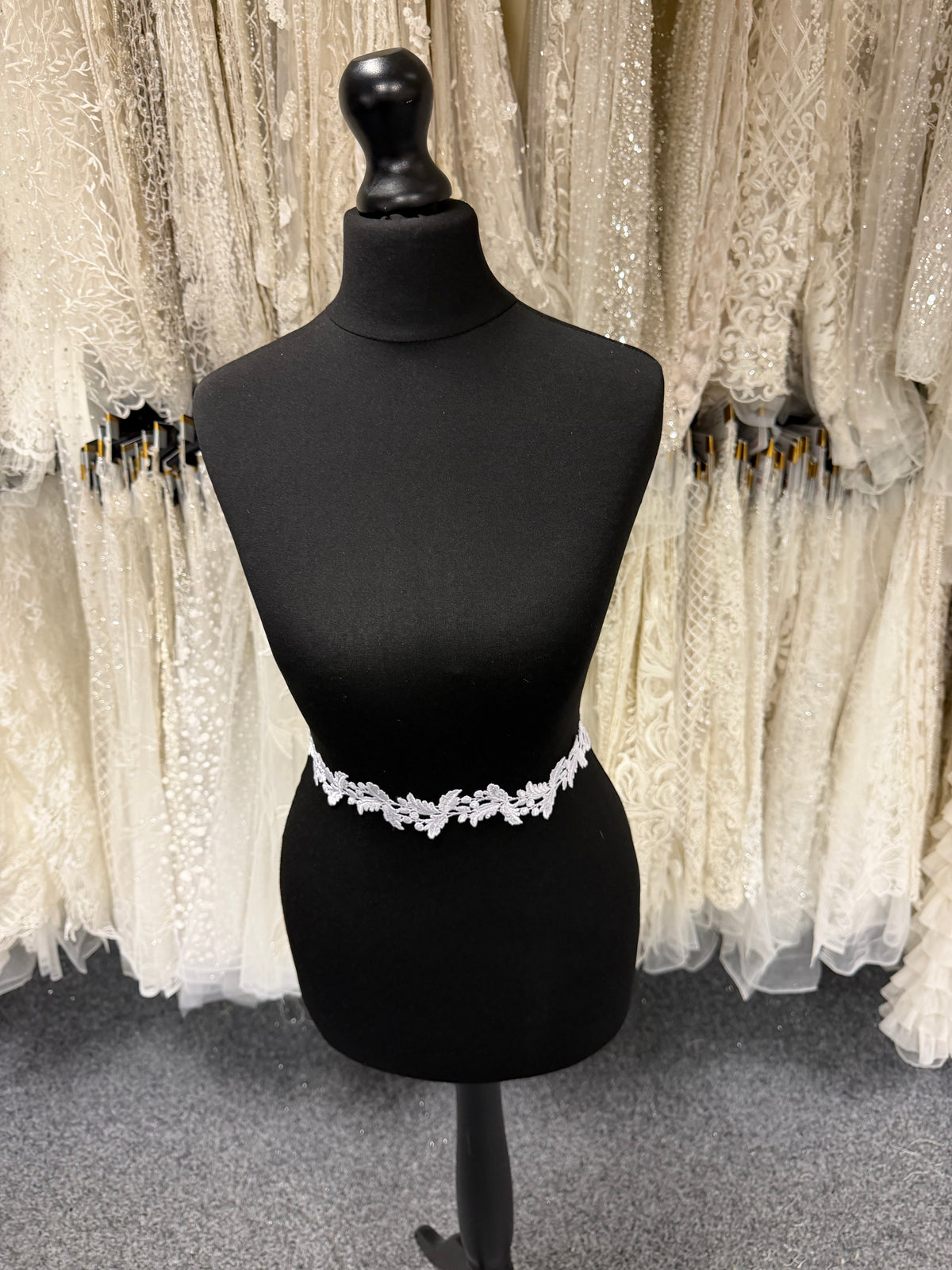 Garniture en dentelle guipure blanche - T319