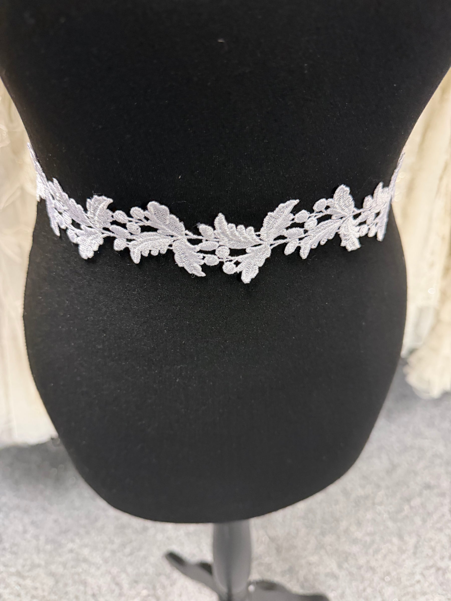 Garniture en dentelle guipure blanche - T319