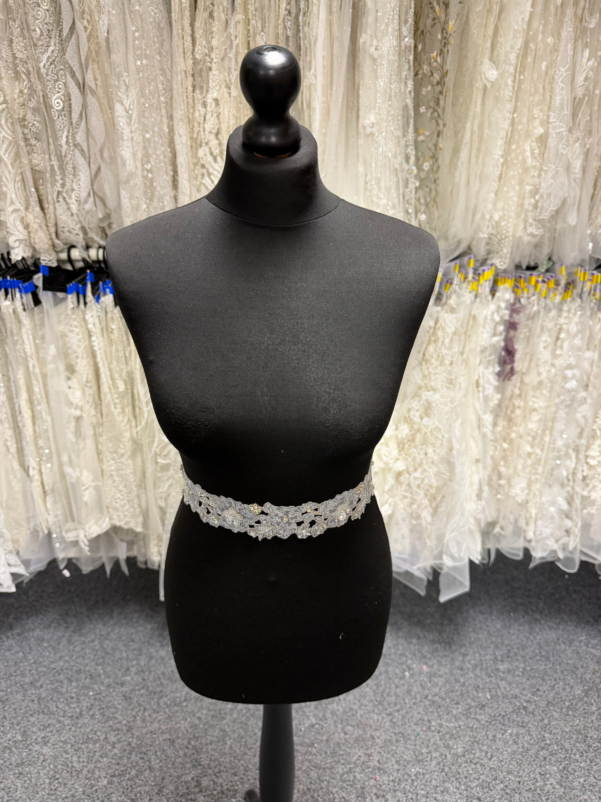 Bordure en guipure à sequins et perles cristal argent/cristal - T430