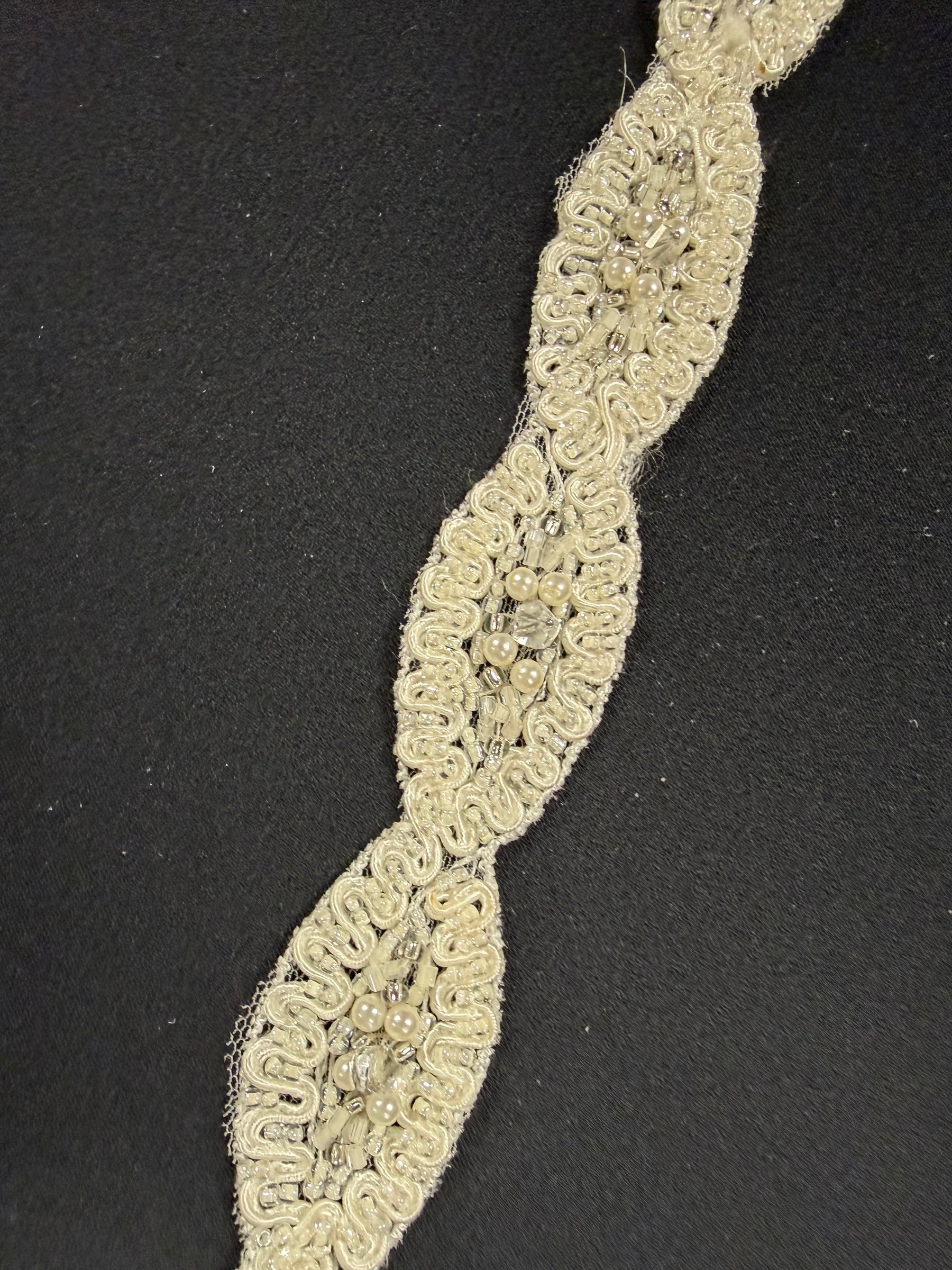 Bordure perlée ivoire - T317