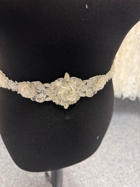 Bordure à paillettes et perles 3D Ivoire/Argent - T436