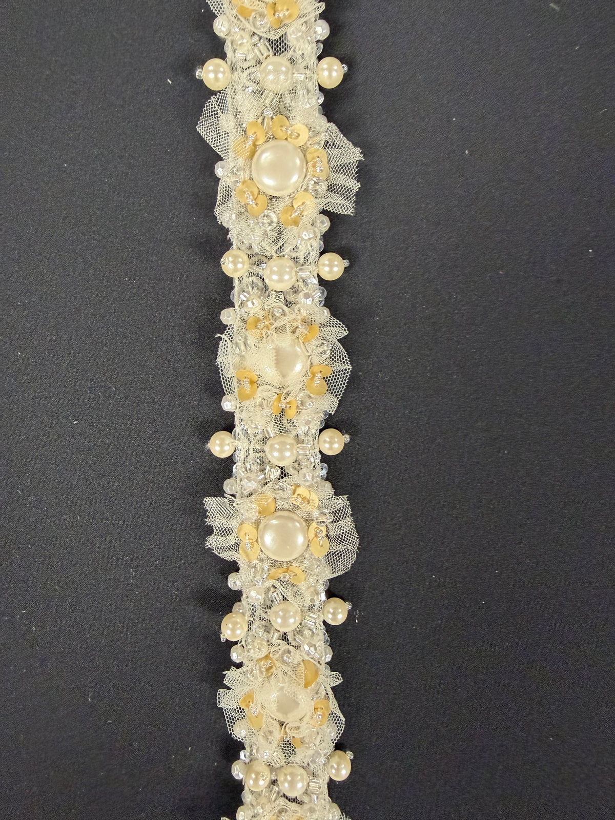 Bordure perlée et à sequins ivoire 3D - T351