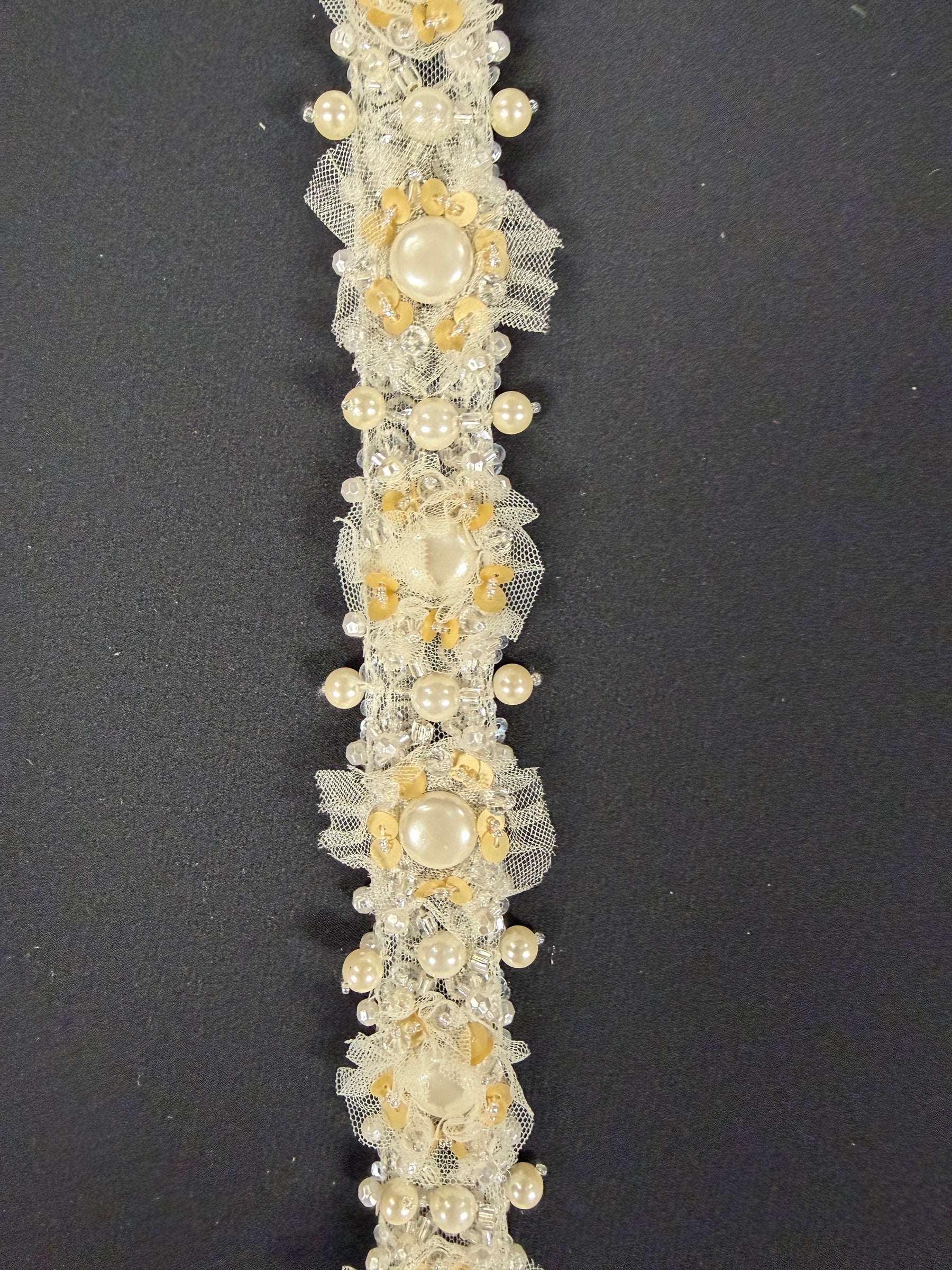 Bordure perlée et à sequins ivoire 3D - T351