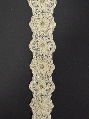 Bordure perlée et à paillettes ivoire 3D - T473