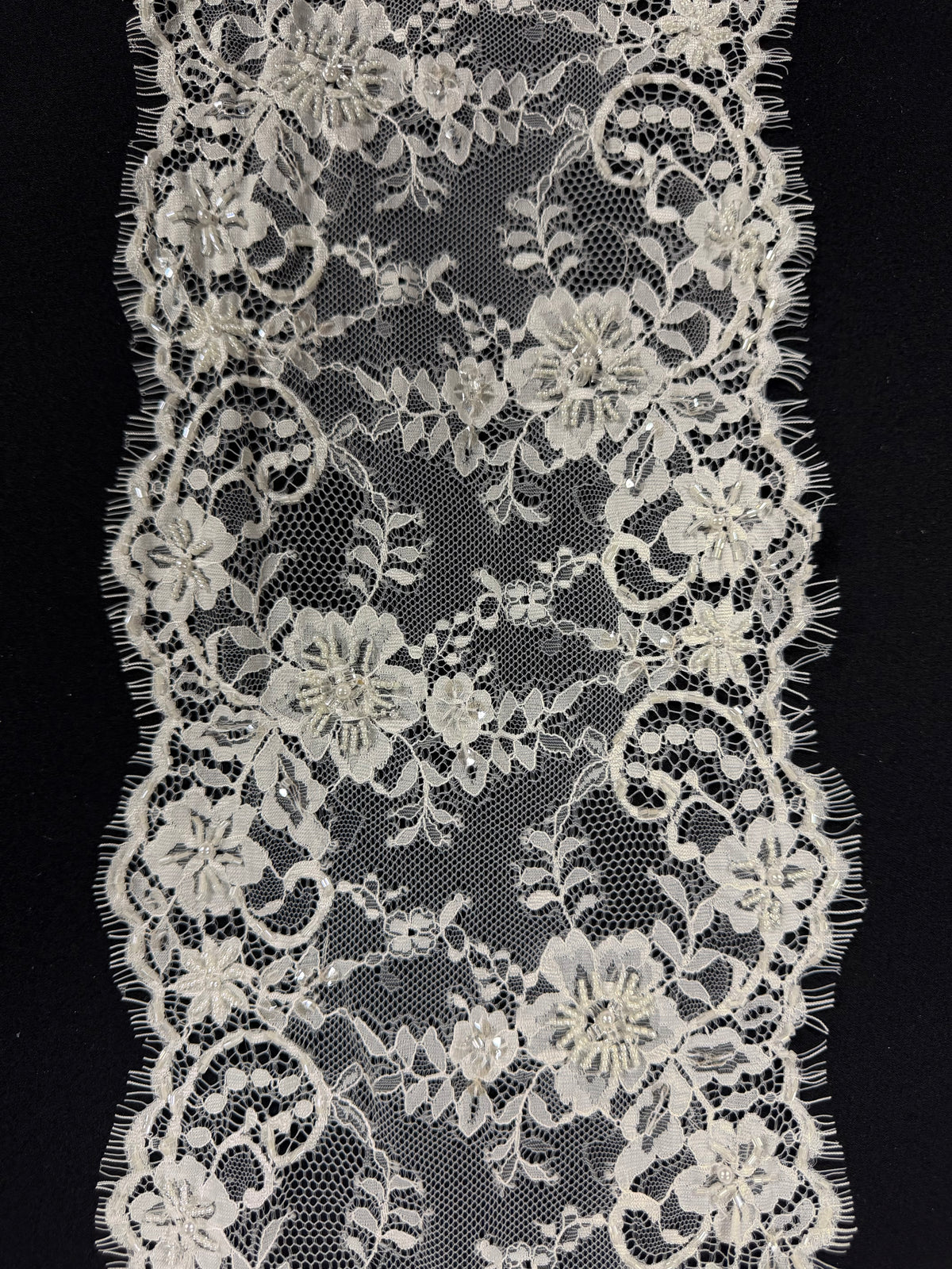 Bordure perlée et pailletée ivoire - T478