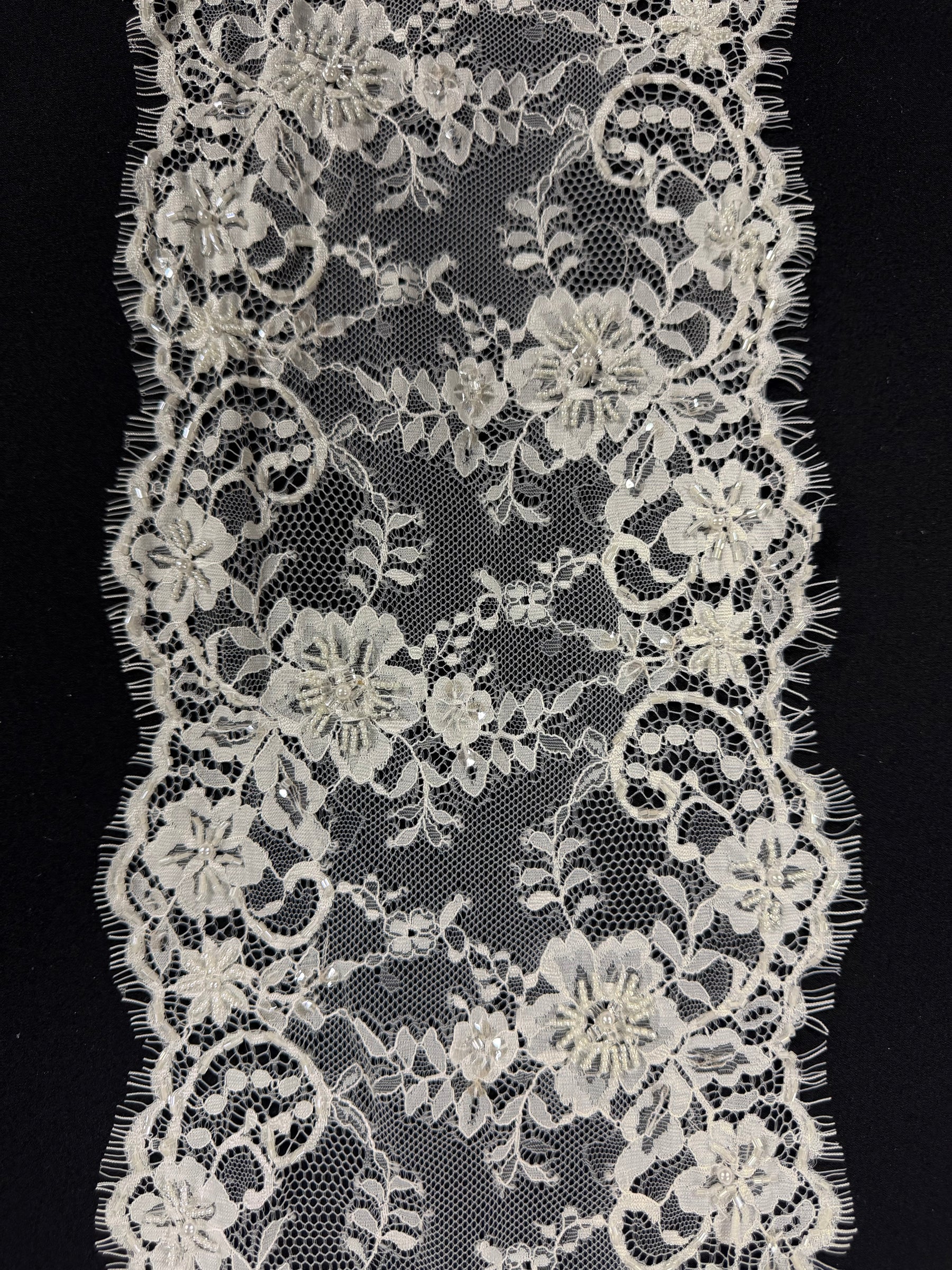 Bordure perlée et pailletée ivoire - T478