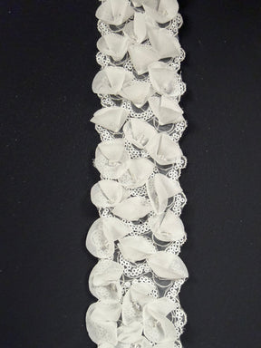 Bordure perlée et pailletée ivoire 3D - T352
