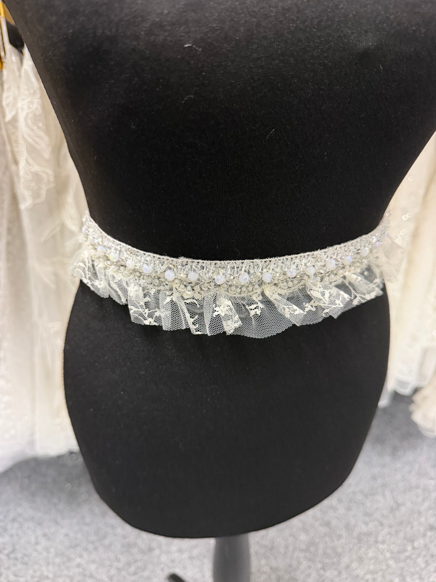 Bordure perlée et à sequins, ivoire moyen - T310