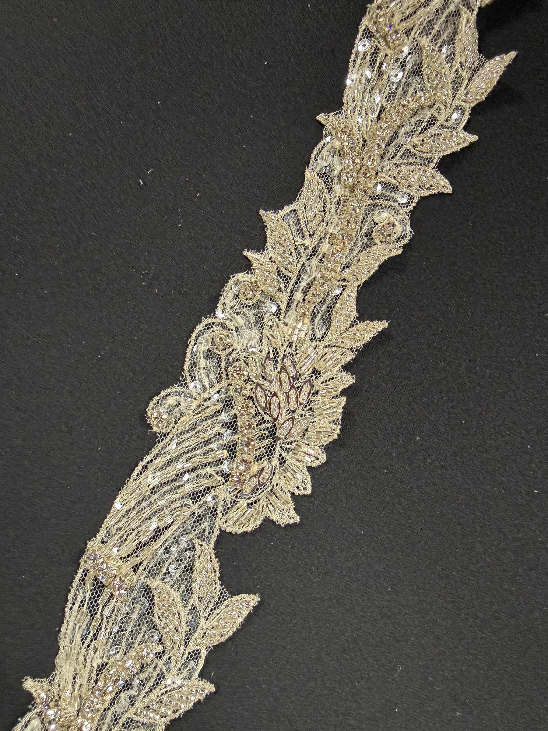 Garniture perlée et à sequins cristal/cristal argenté - T315