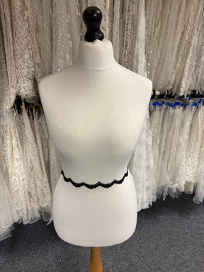Bordure en dentelle brodée noire - T232