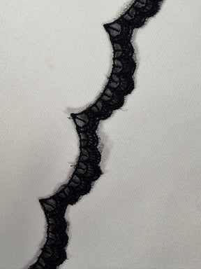 Bordure en dentelle brodée noire - T232