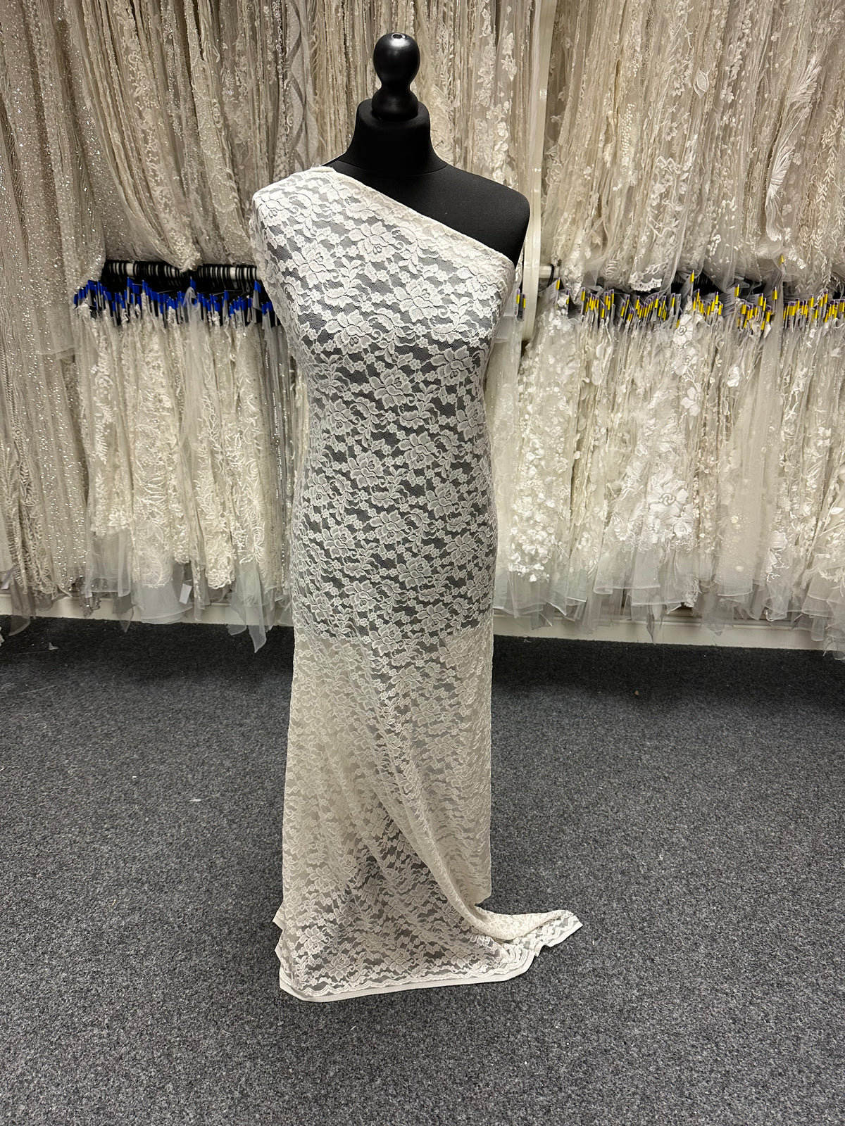 Dentelle Raschel extensible ivoire - Pérouse (CF) 