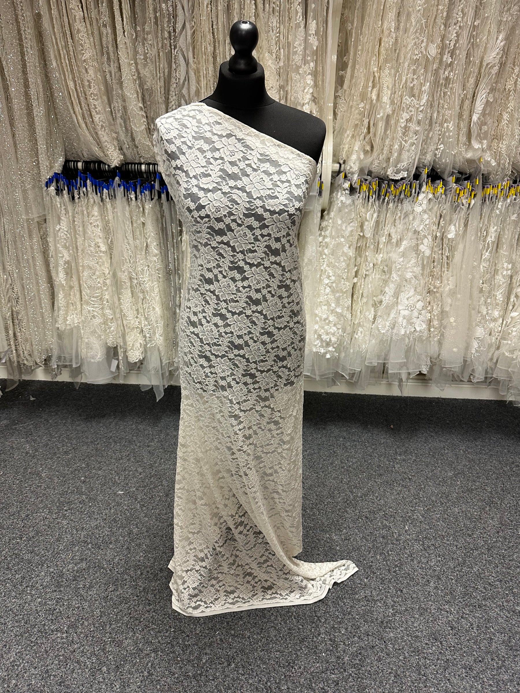 Dentelle Raschel extensible ivoire - Pérouse (CF) 